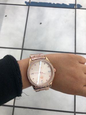 Un reloj súper lindo me encanto, el lugar esta muy cerca del todo y esta en el distrito de joyas