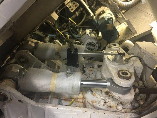 We also specialize in Hydraulic Repairs for your yacht.