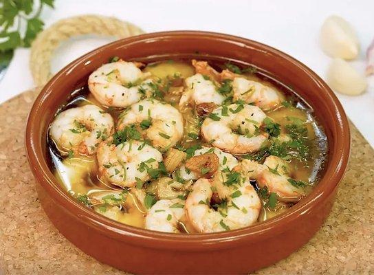 GARLIC SHRIMP

SHRIMP FRIED IN EXTRA VIRGIN OLIVE OIL WITH GARLIC. SPRINKLED WITH SALT AND PARSLEY.