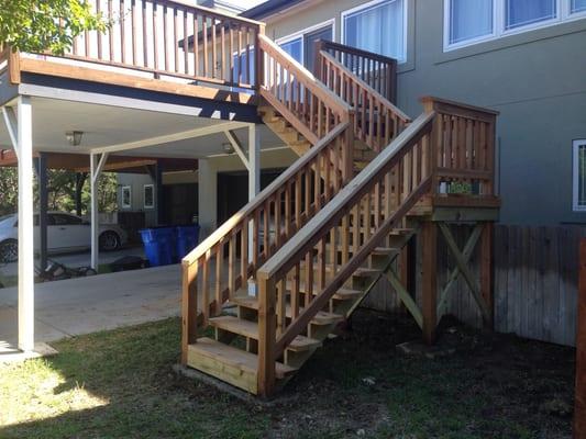 Deck staircase with landing