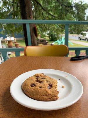 Cookie, outdoor dining