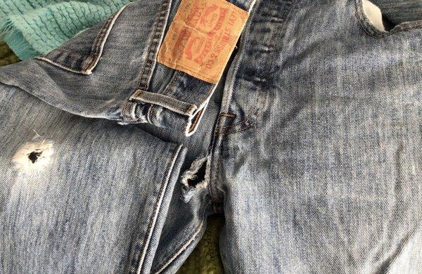 Crotch and leg RIPPED when the tag is barely worn