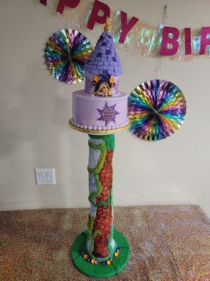 A Rapunzel birthday cake!