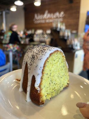 vegan lemon poppy bundt cake