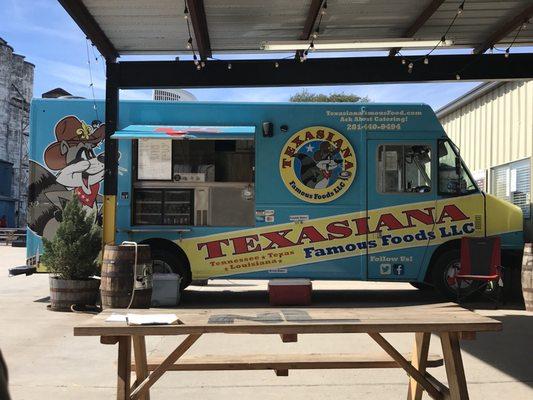 Food truck at No Label in Katy.