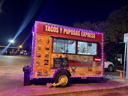 Tacos&pupusas express food truck