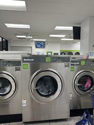 In just 20 minutes I'll be done. And look how big the machines are if you have a lot to wash!