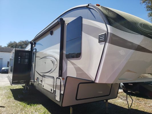 2013 COUGAR FIFTH WHEEL