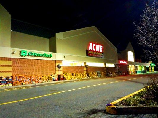 Newtown Square Shopping Center -- Acme