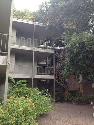 Minutes away from downtown Austin in the SoCo district, Congress Square Apartment really captures that old Austin eclectic vibe!