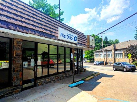 Wallingford Post Office -- storefront