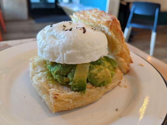 Avocado egg white biscuit