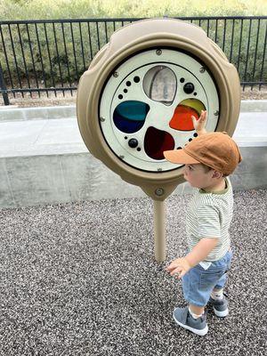 Play and learn with interactives at child level