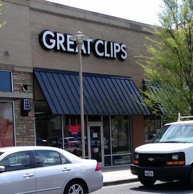 Great Clips next to Supertarget