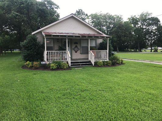 A warm and inviting salon in a quaint, old house nestled under an old oak tree close to old League City.