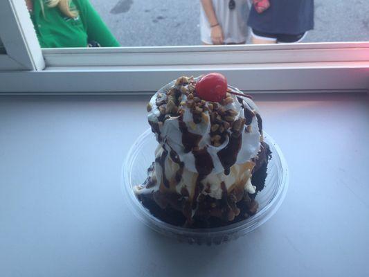 Brownie Turtle Sundae!!  Something sweet for your Sweetie