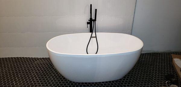 Freestanding tub installation