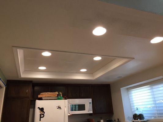 Edge/crown moulding with 6-led lights