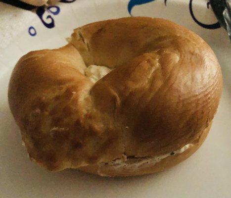 Plain bagel with vegetable cream cheese