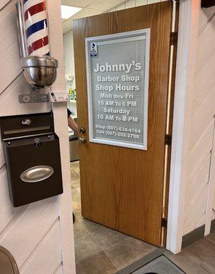 Johnnys Barber Shop