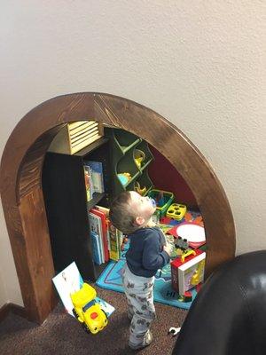 Cool little kids "room" in the waiting area.