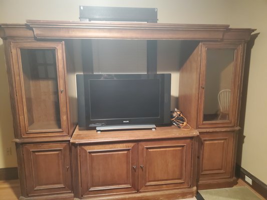 Entertainment center