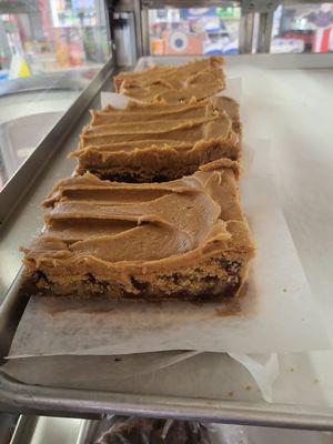 Chocolate chip cookie bars with peanut butter frosting