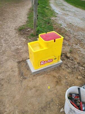 Single outdoor automatic heated livestock water