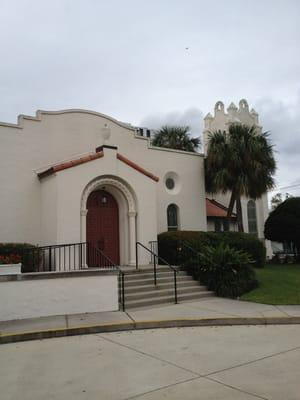 Side entrance to the main sanctuary