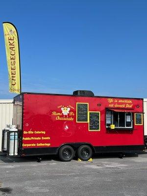 Mama B's Cheesecake Food Truck, capable of serving large numbers of people, FAST!