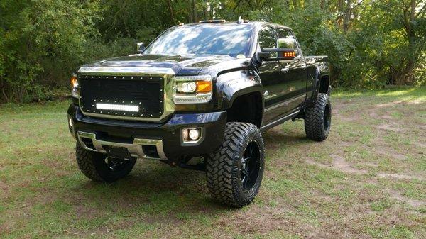 Everest Lifted Truck 2500HD Denali Duramax