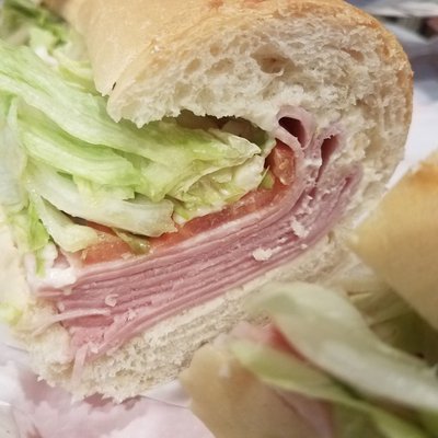 Tolli's Pizzeria & Deli