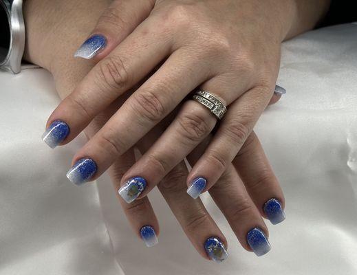 Nail art blue design