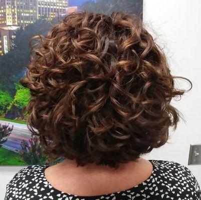 Personalized curly haircut