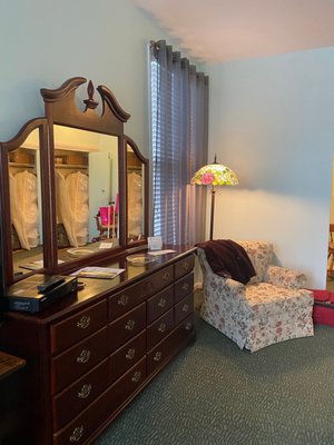 Dresser & sitting area