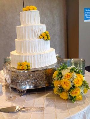 Brides Cake and bouquet