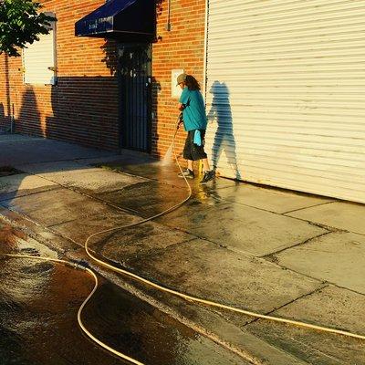 Side walk pressure wash