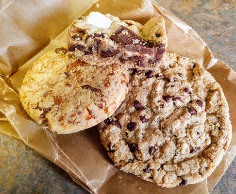 S'mores bar, Chocolate chip & Butterfinger Cookies