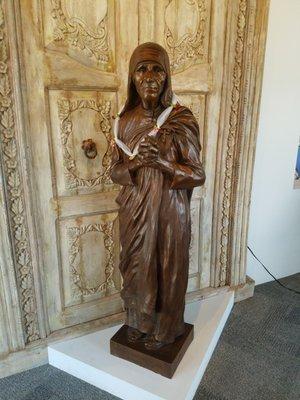 This is a beautiful life-size statue of Saint Mother Teresa of Calcutta! Come in person and meet her in this awesome museum!