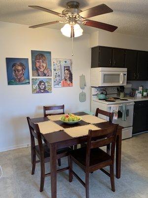 Kitchen/dining room.