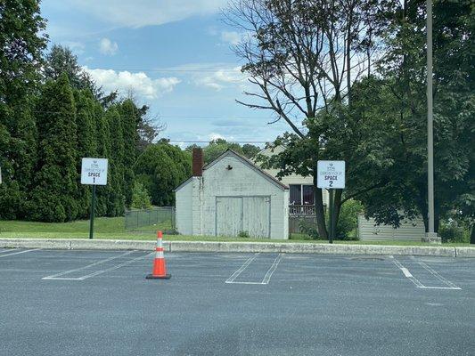 Curbside pickup parking