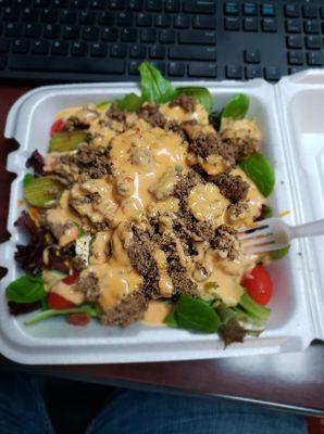 Bacon cheeseburger salad