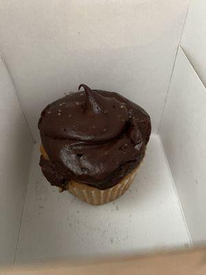 Chocolate Peanut Butter Cupcake at Leaves