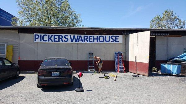 Picker's New store sign