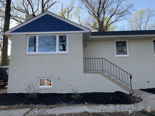 This is a house we just finished, we have replaced all the windows and paint the outside of the house.