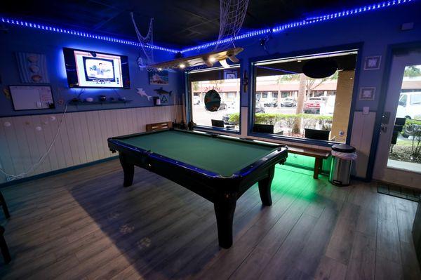 Island Vibes Kava Bar Pool table