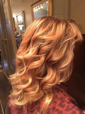 Ombré hair, balayage ombré, blond highlighting