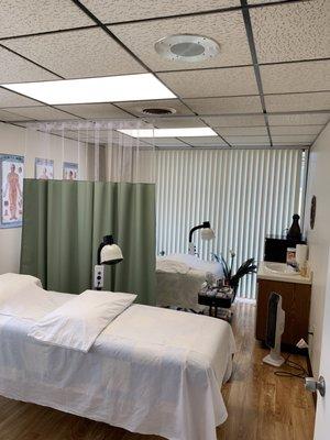 Treatment room 2:  clean and comfortable