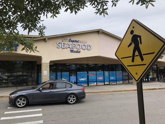 The storefront. To the left is Lynn's Oriental Market and to the right is Southern Growers.