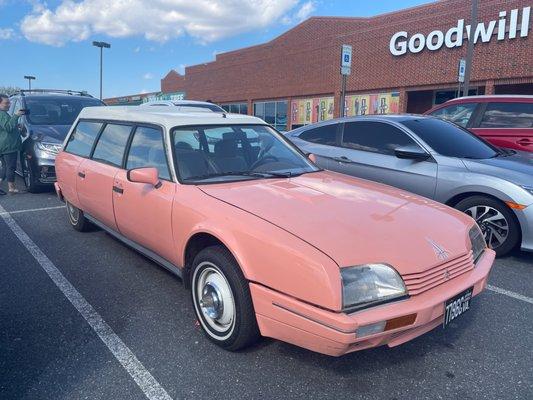 1987 CitroenCX Familiale / CXAslash pink .. 3.5.23 https://drives.today/posts/218/owning/1987-citroen-cx-familiale-cxa-slash-pink/jimbo-wall